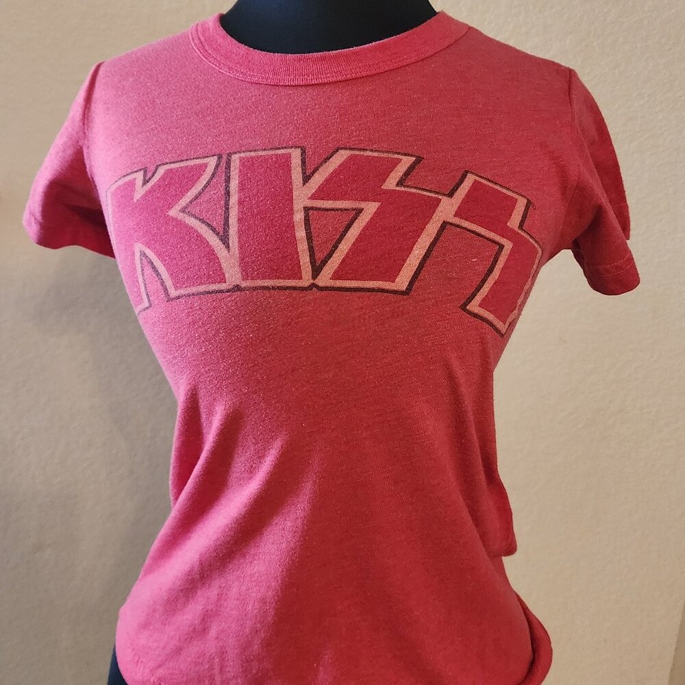 Rare Y2K Junk Food Kiss Shirt Red Metal Band Women's Tee - Measurements In Photo